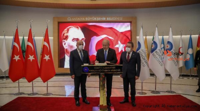 Kılıçdaroğlu'dan Böcek'e nazar boncuğu