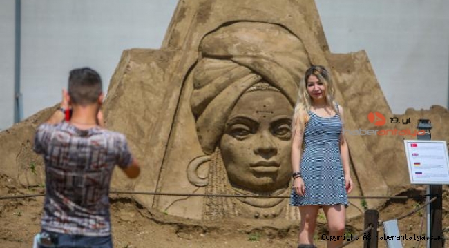 Kum heykel festivalinde sezon uzadı
