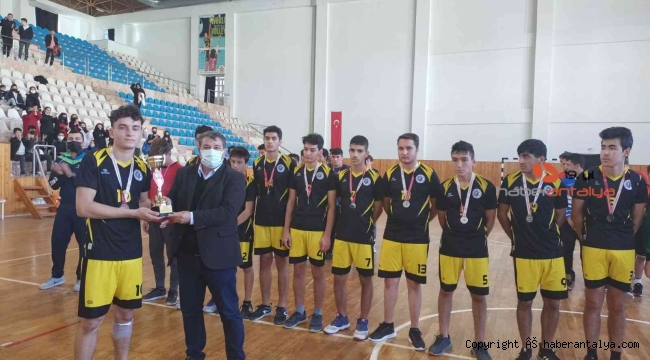 Kumluca'da Liseler Erkek Hentbol Şampiyonası sona erdi