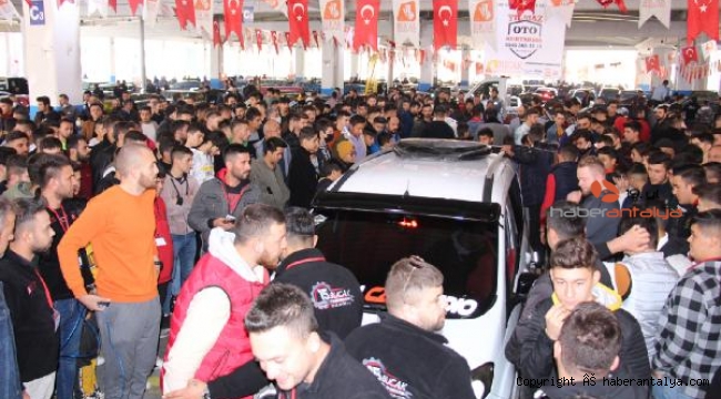 Modifiyeli araç tutkunları buluştu