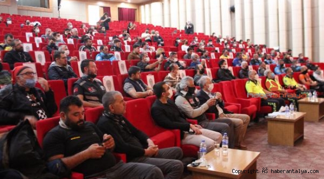 Motosiklet sürücülerine güvenli sürüş eğitimi