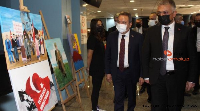 Öğrenciler, Atatürk'ün hayatını canlandırıp sevilen müzikleri seslendirdi