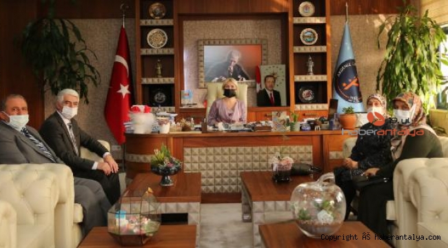 Şehit ailelerinden Rektör Özkan'a teşekkür ziyareti