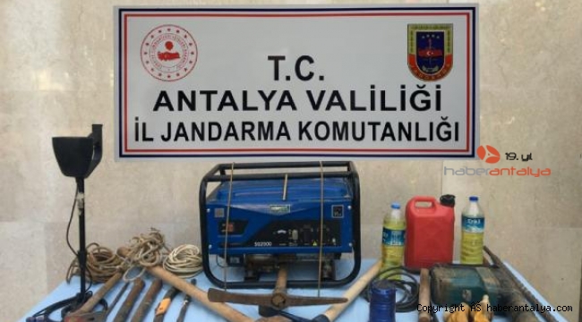 Serik'te kaçak kazı baskını: 3 gözaltı