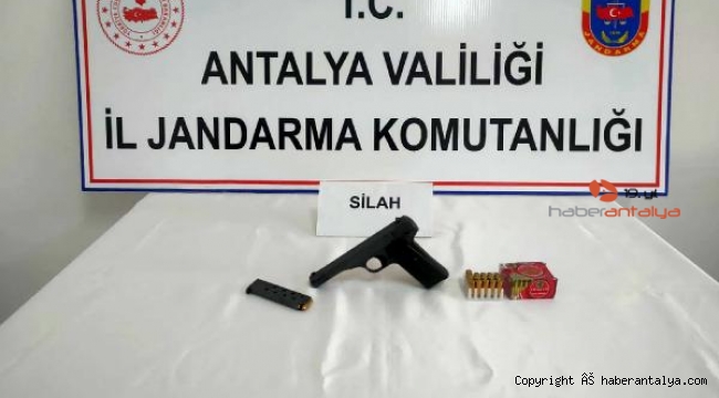 Şüpheli hareketleri ele verdi