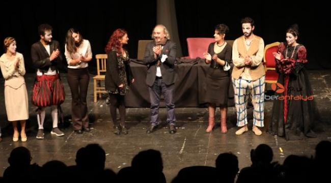 Tiyatro öğrencileri, 'Çok Yaşa'yla mezun oldu