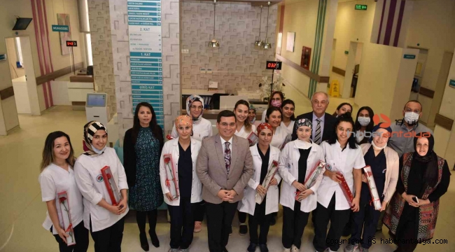 Tütüncü'den diş hekimlerine kırmızı karanfil