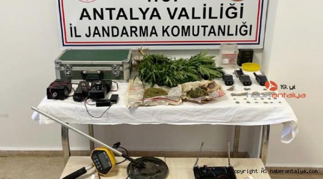 Uyuşturucu baskınında tarihi obje ve sikkeler de ele geçirildi