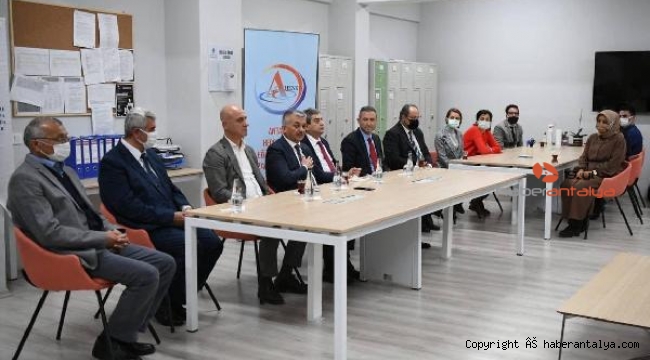 Vali Yazıcı, AHENK Projesi'ni OSB'de anlattı