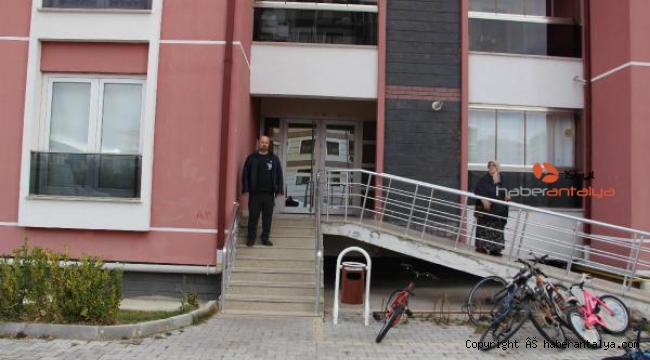 12 yerinden bıçaklayan komşusuyla aynı binada yaşıyor !