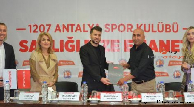 1207 Antalyaspor Kadın Futbol Kulübü'ne sağlık sponsoru