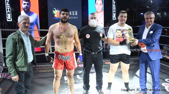 4 farklı ülkeden 6 sporcu Kemar'de ringe çıktı
