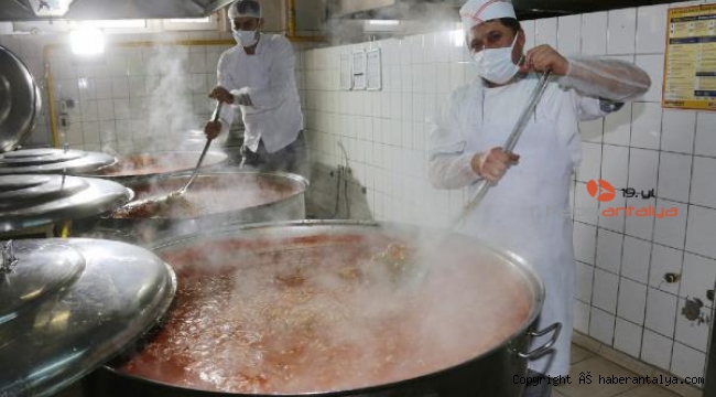 Akdeniz Üniversitesi yemekhanesinden Yörük menüsü