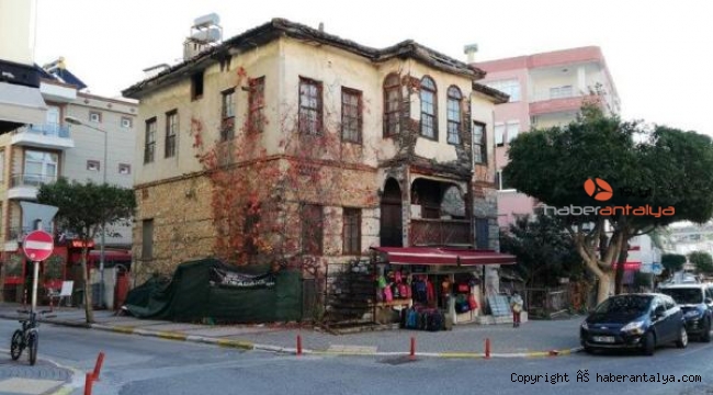 Alanya Belediyesi tarihe meydan okuyan evleri restore ediyor