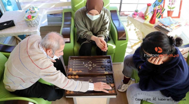 Alzaymır hastalarına üniversiteli desteği