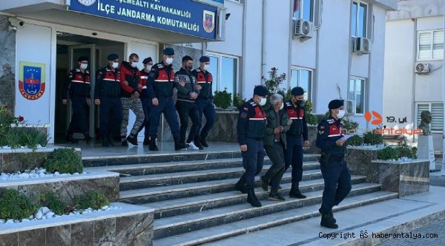 Antalya'da aranan 2 hükümlü yakalandı