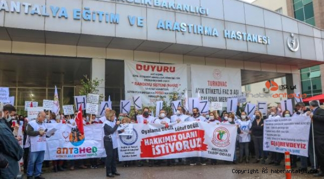 Antalya'da doktorlar greve çıktı, hastane koridorları boş kaldı