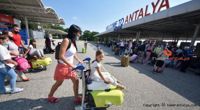 Antalya'da yabancı turist sayısı, 9 milyonu geçti
