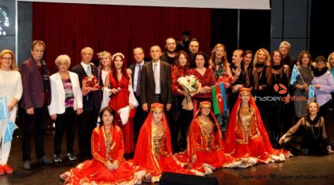 Antalyalılar, 'Göçmen Şarkıları Konseri'yle coştu