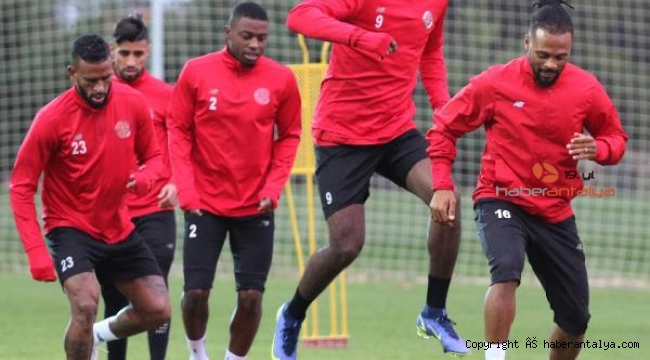 Antalyaspor'da Fredy cezalı, Amilton ise tamamladı