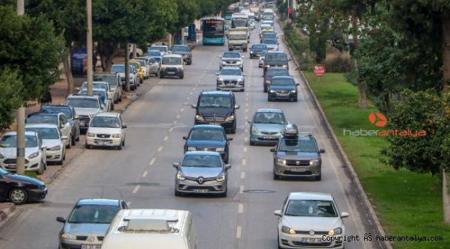 Araçları teslim etmeden elden para isteyen bayii hakkında suç duyurusu !
