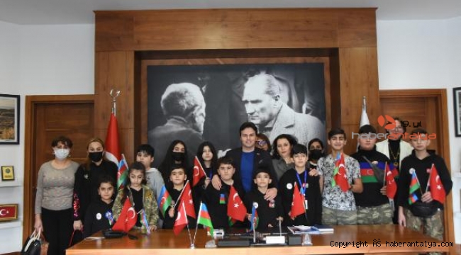 Azerbaycanlı öğrenciler Demre'de