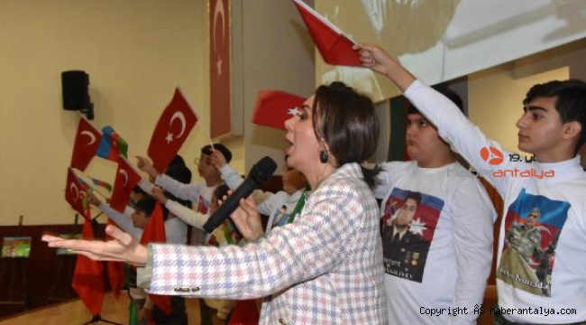 Azerbaycanlı öğrenciler, kültürünü sergiledi