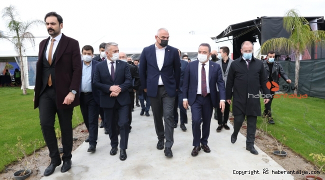 Bakan Ersoy: "Bu yıl ülke olarak yurtdışı ziyaretçi sayısında 29 milyonu, gelirde ise 24 milyar doları yakaladık"