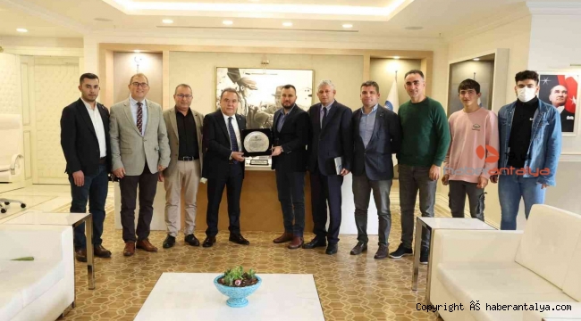 Başkan Böcek'ten Şampiyon raftingcilere destek