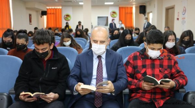 Başsavcı, öğrencilerle kitap okudu