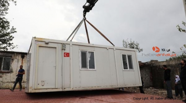 Büyükşehir'den evi yanan Fatma Teyze'ye konteyner ev