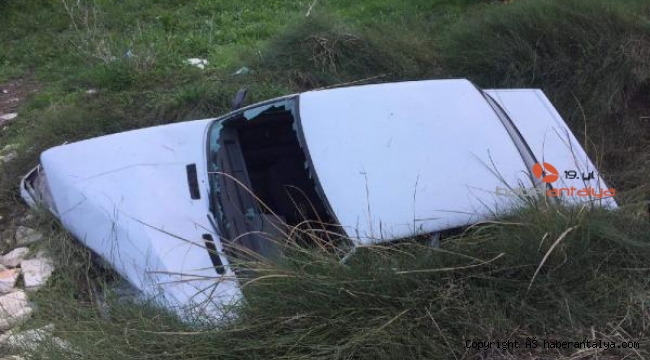 Dere yatağına devrilen otomobilin sürücüsü yaralandı