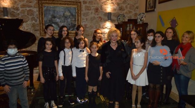 Geleceğin piyanistleri, Gülsin Onay'ı gururlandırdı