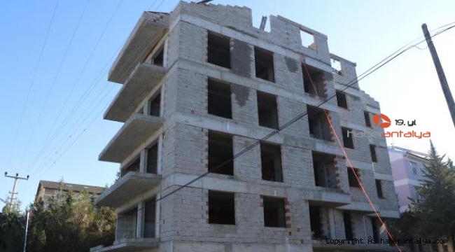 İnşaatta elektrik akımına kapılan işçi yaralandı
