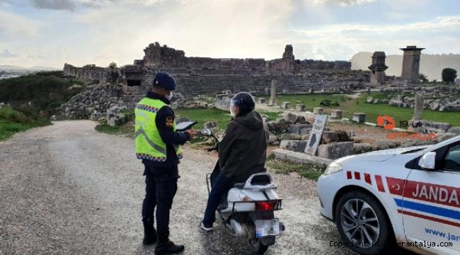 Jandarma motosiklet ve kask denetimi yaptı