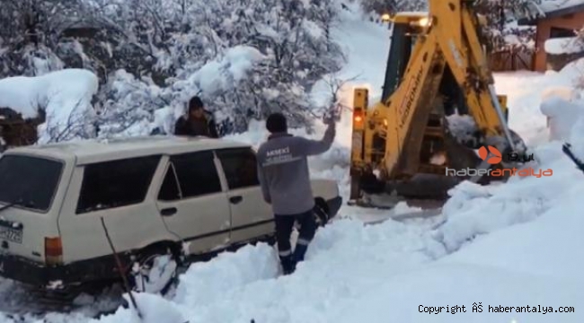 Karda mahsur kaldı, ekipler kurtardı