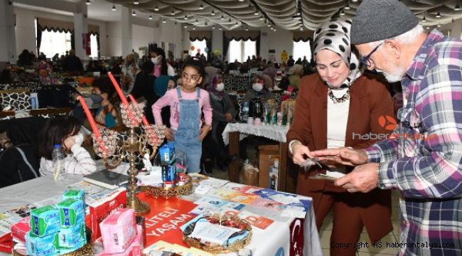 Kemer'de yılbaşı pazarı etkinliği