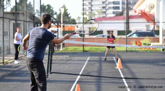Konyaaltı'nda ücretsiz tenis kortu
