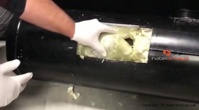 Otomobilin yakıt deposunda 10 kilo esrar !