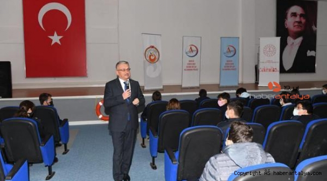 Vali Yazıcı: Ölü toprağını atarak meslek liselerimizi hareketlendirmek istiyoruz