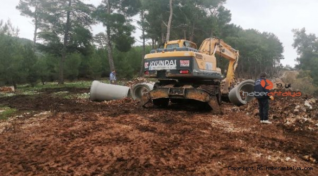 Yatıkardıç Yolu'nda yağmur suyu çalışması