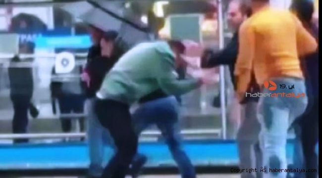 Antalya'da, kent merkezindeki taşlı- sopalı kavga !