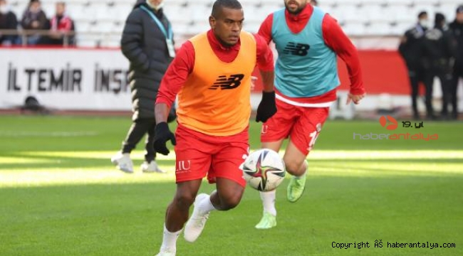 Antalyaspor, deplasmanda en az puan toplayan 2 takımdan biri