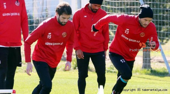 Antalyaspor, Rize'ye 5 eksikle gidiyor