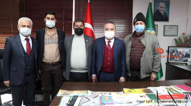 Başkan Böcek: "Finike'ye yakışır Cumhuriyet Meydanı yapacağız"