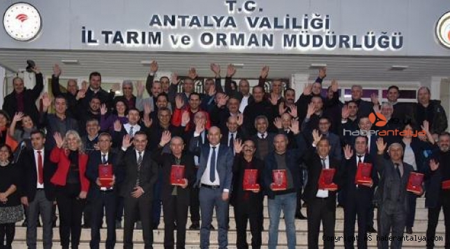 Emekliye ayrılan personele vefa plaketi