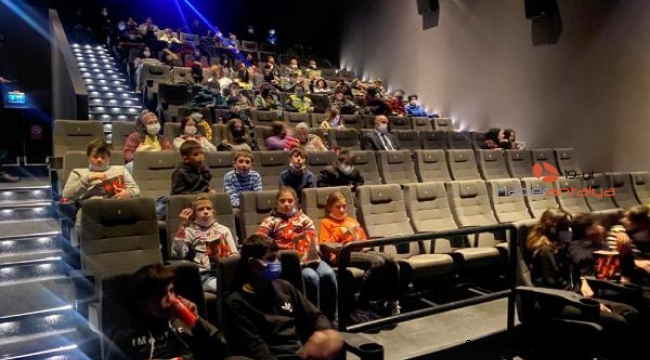 Jandarmadan öğrencilere 'Kesişme, İyi ki Varsın Eren' sürprizi