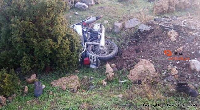 Kamyonetin çarptığı motosikletteki 3 kişi yaralandı