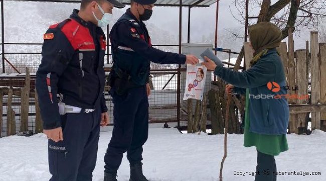 Kardan ilçeye gidemeyen vatandaşın ilacını jandarma ulaştırdı