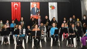 Kemer Belediyesi Gençlik Orkestrası hayran bıraktı